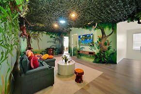 Luxury Stay: Pool, Games, Themed Rooms