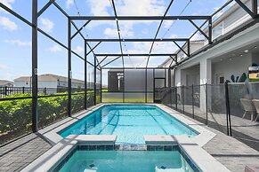 Luxury Stay: Pool, Games, Themed Rooms