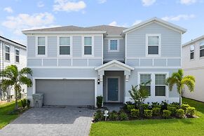 Luxury Stay: Pool, Games, Themed Rooms