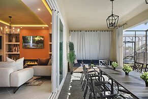 Luxurious Windsor Cay Retreat With Theater & Pool