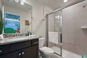 Luxurious Windsor Cay Retreat With Theater & Pool