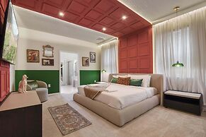 Luxurious Windsor Cay Retreat With Theater & Pool