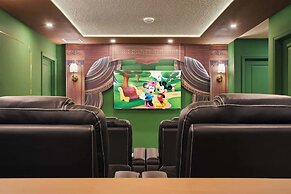 Luxurious Windsor Cay Retreat With Theater & Pool