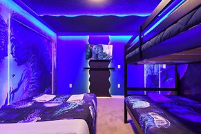 Luxurious Windsor Cay Retreat With Theater & Pool