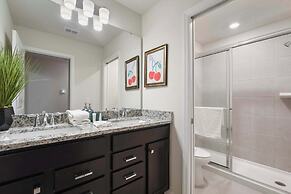 Luxurious Windsor Cay Retreat With Theater & Pool