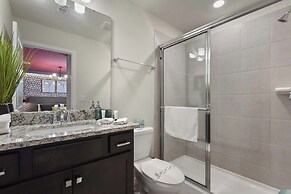 Luxurious Windsor Cay Retreat With Theater & Pool