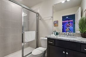 Luxurious Windsor Cay Retreat With Theater & Pool