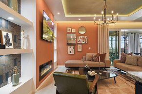 Luxurious Windsor Cay Retreat With Theater & Pool