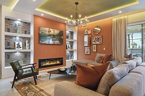 Luxurious Windsor Cay Retreat With Theater & Pool