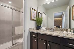 Luxurious Windsor Cay Retreat With Theater & Pool