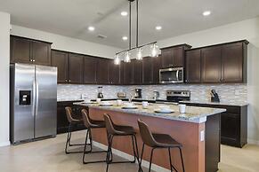 Luxurious Windsor Cay Retreat With Theater & Pool