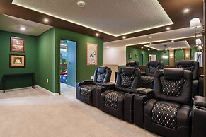 Luxurious Windsor Cay Retreat With Theater & Pool