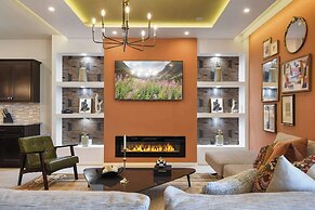 Luxurious Windsor Cay Retreat With Theater & Pool