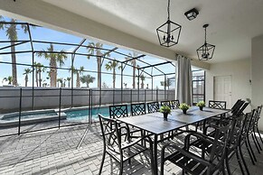 Luxurious Windsor Cay Retreat With Theater & Pool