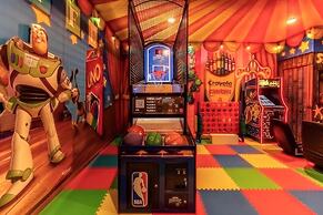 Luxury Themed Villa With Pool Near Disney & Attractions