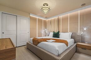 Ultimate Family Fun Retreat 10-bedroom Luxury Home