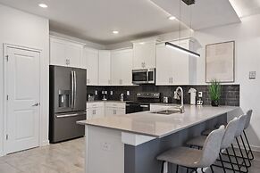 Epic Family Getaway: Themed Villa Near Disney !