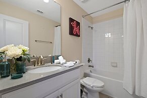 Epic Family Getaway: Themed Villa Near Disney !