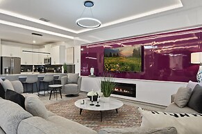 Epic Family Getaway: Themed Villa Near Disney !