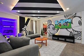 Epic Family Getaway: Themed Villa Near Disney !