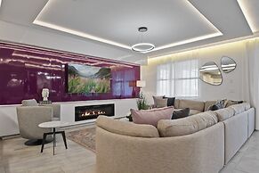 Epic Family Getaway: Themed Villa Near Disney !