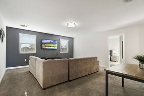 Green View Villa: 6 Beds, Pool & Resort Access