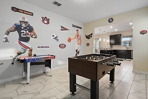 Green View Villa: 6 Beds, Pool & Resort Access