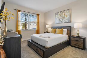 Green View Villa: 6 Beds, Pool & Resort Access