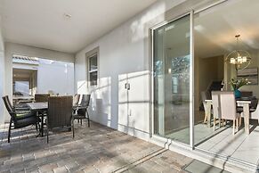 Green View Villa: 6 Beds, Pool & Resort Access