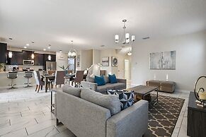 Green View Villa: 6 Beds, Pool & Resort Access