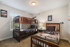 Green View Villa: 6 Beds, Pool & Resort Access