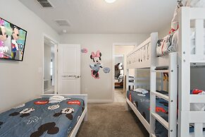 Green View Villa: 6 Beds, Pool & Resort Access