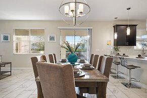 Green View Villa: 6 Beds, Pool & Resort Access