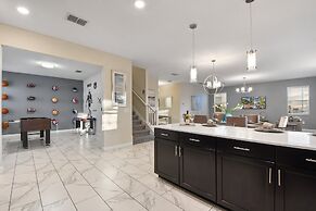 Green View Villa: 6 Beds, Pool & Resort Access