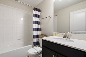 Green View Villa: 6 Beds, Pool & Resort Access