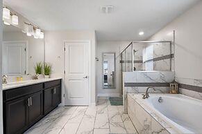 Green View Villa: 6 Beds, Pool & Resort Access