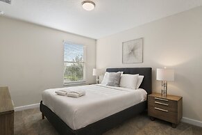 Green View Villa: 6 Beds, Pool & Resort Access