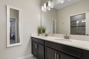 Green View Villa: 6 Beds, Pool & Resort Access