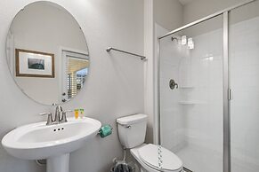 Green View Villa: 6 Beds, Pool & Resort Access