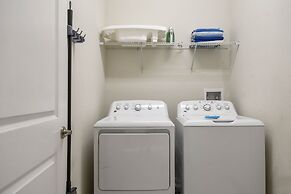 Green View Villa: 6 Beds, Pool & Resort Access