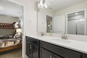 Green View Villa: 6 Beds, Pool & Resort Access