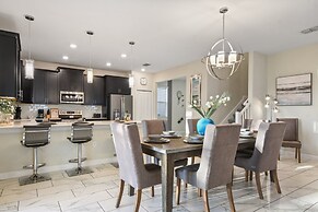 Green View Villa: 6 Beds, Pool & Resort Access