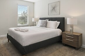 Green View Villa: 6 Beds, Pool & Resort Access