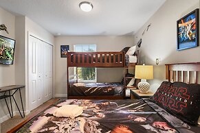 Green View Villa: 6 Beds, Pool & Resort Access