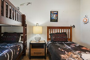 Green View Villa: 6 Beds, Pool & Resort Access