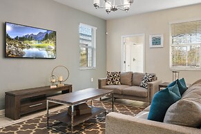 Green View Villa: 6 Beds, Pool & Resort Access