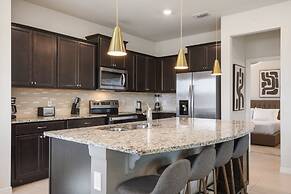 Lux Family Home in Exclusive Windsor Island Resort