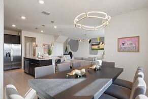 Lux Family Home in Exclusive Windsor Island Resort