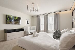 Lux Family Home in Exclusive Windsor Island Resort