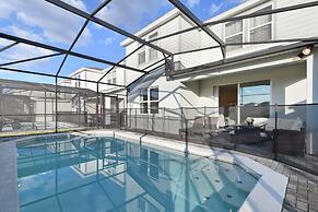 Lux Family Home in Exclusive Windsor Island Resort